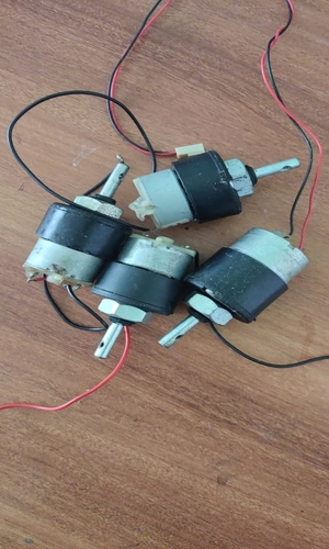 4 dc motors